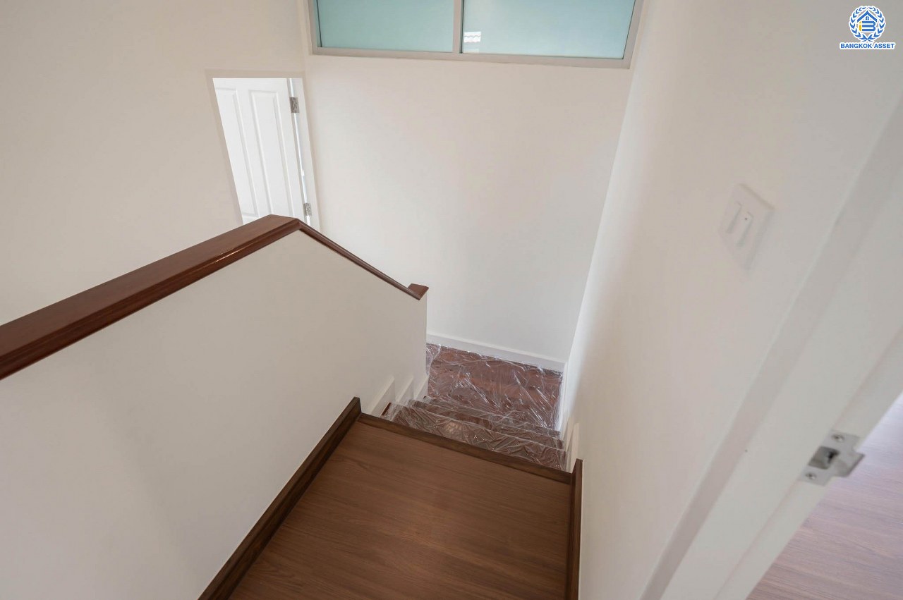 บ้านมือสองตกแต่งใหม่ โครงการ ศุภาลัยพาร์ควิลล์2 พหลโยธิน48 เนื้อที่ 71.6 ตร.ว. ฟังก์ชัน 3 ห้องนอน 4 ห้องน้ำ 1 ห้องแม่บ้าน จอดรถได้ 2 คัน บนทำเลเดินทางสะดวกเชื่อมต่อถนนสายไหม, ถนนลำลูกกา, ถนนพหลโยธิน ใกล้รถไฟฟ้าสายสีเขียว "สถานีสายหยุด" และทางด่วน "ฉลองรัช"